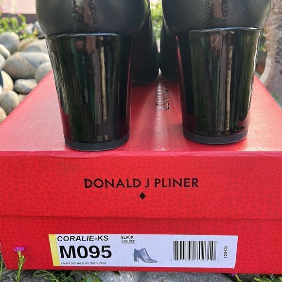 DONALD J PLINER, CORALIE BOOTIE Size 9.5 - Picture 10 of 10